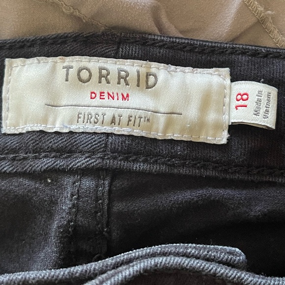 Torrid Black Jean Shorts size 18 - Picture 2 of 4
